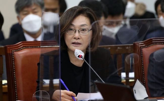 박희영 용산구청장이 7일 오후 서울 여의도 국회에서 열린 행정안전위원회 전체회의에서 의원 질의에 답변하고 있다. (사진=뉴시스 제공)