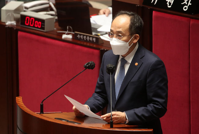 추경호 경제부총리겸 기획재정부 장관이 7일 국회 예산결산특별위원회 전체회의에서 의원들의 질의에 답변하고 있다.(사진=뉴시스 제공)