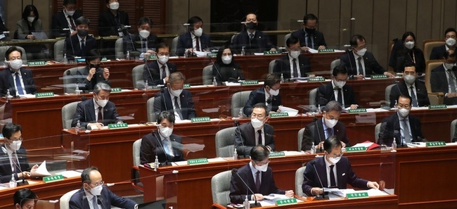지난 8일 서울 여의도 국회에서 열린 국회 예산결산특별위원회 전체회의에 국무위원들이 자리하고 있다. (사진=뉴시스 제공)