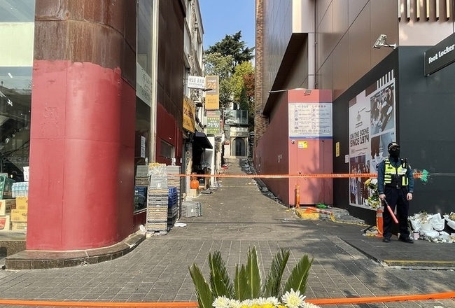 지난 8일 서울 용산구 이태원 참사 현장에 폴리스라인이 설치돼 있다.(사진=뉴시스 제공)