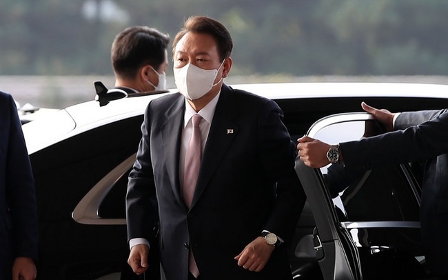 윤석열 대통령. 지난달 28일 서울 용산 대통령실 청사로 출근하는 모습. (사진=뉴시스 제공)