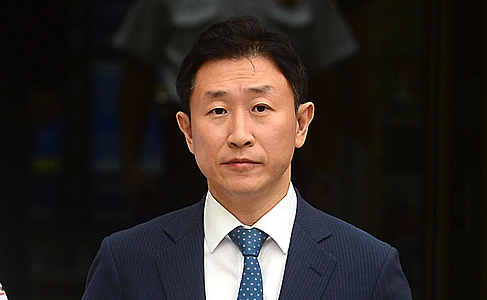 스폰서 의혹 등을 받고 있는 김형준(52·사법연수원 25기) 전 부장검사가 구속 전 피의자 심문(영장실질심사)을 마치고 지난 2016년 9월28일 오후 서울 서초구 서울중앙지방법원을 나서고 있다. (사진=뉴시스 제공)
