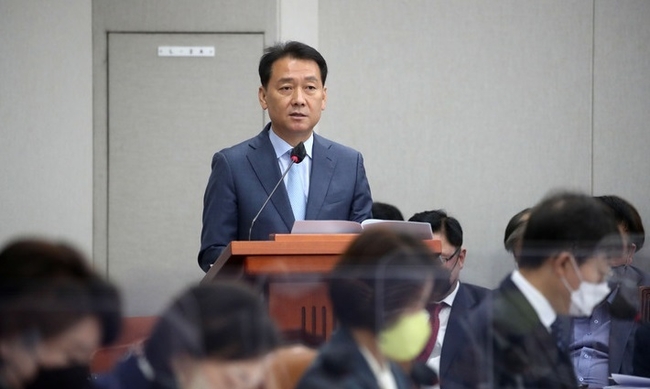 이광재 국회 사무총장이 9일 서울 여의도 국회에서 열린 운영위원회 전체회의에서 예산안 제안설명을 하고 있다. (사진=뉴시스 제공)