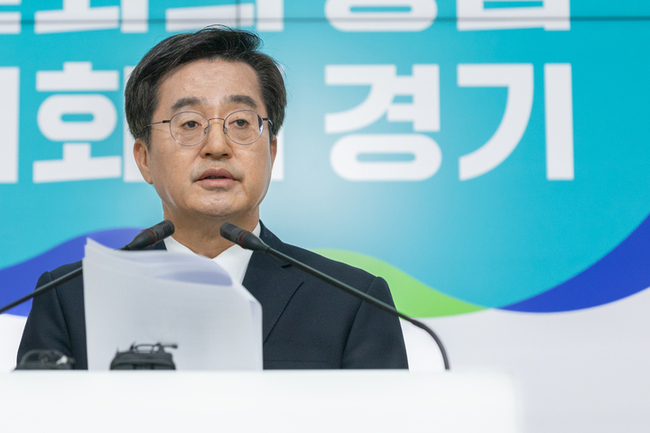10일 오전 경기도청 브리핑룸에서 김동연 경기도지사가 경기도 안전관리체계 개선방안에 대한 기자회견을 하고 있다. (사진=뉴시스 제공)