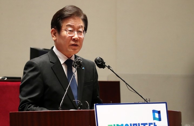  지난 10일 이재명 더불어민주당 대표가 서울 여의도 국회 본청 예결위회의장에서 열린 의원총회에서 발언하고 있다. (사진=뉴시스)
