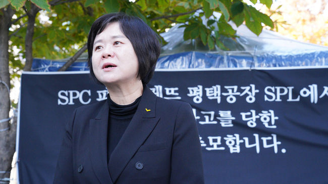 지난달 29일 이정미 정의당 대표가 서울 서초구 SPC 본사 앞 파리바게트 노동조합 농성장을 찾아 발언하고 있다. (사진=정의당)