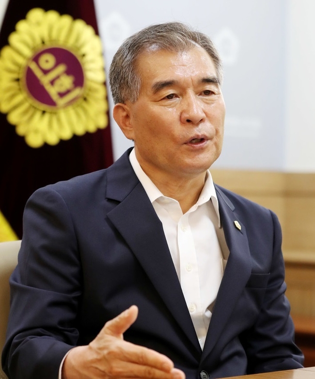 김현기 서울시의회 의장이 지난 7월18일 오전 서울 중구 서울시의회에서 뉴시스와 인터뷰하고 있다. (사진=뉴시스 제공)
