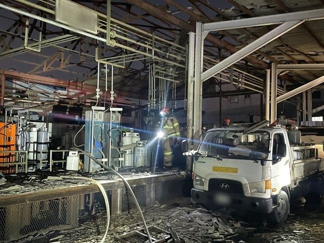 16일 오후 5시29분께 대구시 서구 중리동의 한 LPG 가스충전소에서 원인을 알 수 없는 화재가 발생해 8명이 부상을 입어 병원으로 이송됐다. (사진 = 대구소방안전본부 제공) 