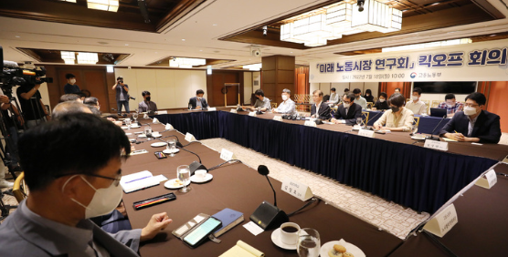 이정식 고용노동부장관이 지난 7월18일 오전 서울 중구 로얄호텔서울에서 열린 미래노동시장연구회 킥오프 회의에서 발언하고 있다. (사진=뉴시스 제공)