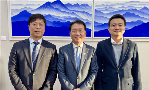 왼쪽부터 제방훈 국보협 회장, 이광재 국회 사무총장, 이지백 민보협 회장(사진=민보협 제공)