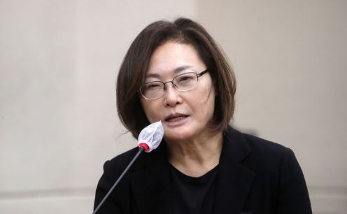 박희영 용산구청장이 지난 7일 서울 여의도 국회에서 열린 행정안전위원회 전체회의에서 이태원 참사 관련 질의에 답변하고 있다. 