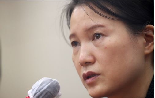 이태원 핼러윈 참사 당시 서울경찰청 상황관리관인 류미진 전 인사교육과장이 지난 16일 오후 서울 여의도 국회에서 열린 행정안전위원회 전체회의에 출석해 의원 질의에 답변하고 있다. (사진=뉴시스 제공)