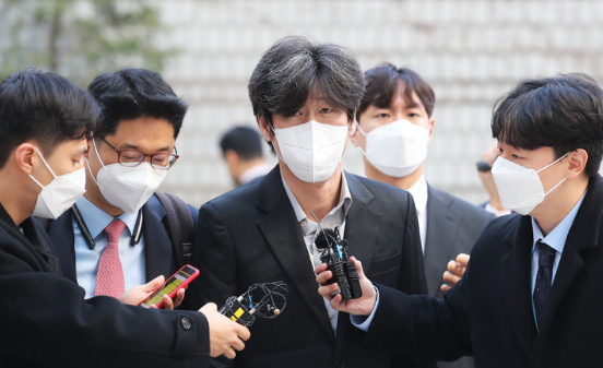 남욱 변호사가 21일 오전 서울 서초구 서울중앙지방법원에서 열린 대장동 개발 배임 혐의 관련 공판에 출석하고 있다. (사진=뉴시스 제공)