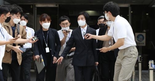 사업가로부터 청탁을 빌미로 억대의 금품을 수수한 의혹 등을 받는 이정근 전 더불어민주당 사무부총장이 지난 9월30일 오후 영장실질심사를 마친 뒤 서울 서초구 서울중앙지방법원을 나서고 있다. (사진=뉴시스 제공)