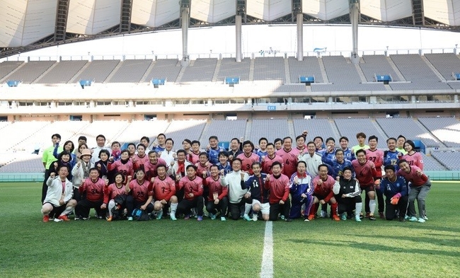 韓日国会、ソウルでサッカー対決…「韓国と日本、準々決勝へ」