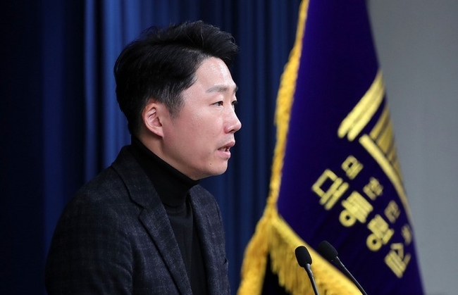 이재명 부대변인이 27일 오후 서울 용산 대통령실 청사 브리핑룸에서 윤석열 대통령의 민생과 경제 회복 위한 일정 및 우주항공청 신설 관련 브리핑을 하고 있다. (사진=뉴시스)