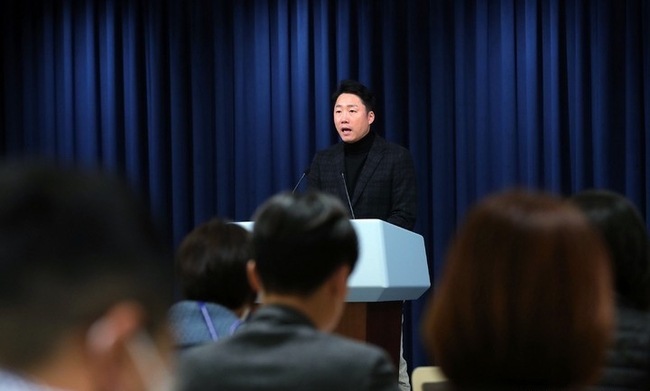 이재명 부대변인이 27일 오후 서울 용산 대통령실 청사 브리핑룸에서 윤석열 대통령의 민생과 경제 회복 위한 일정 및 우주항공청 신설 관련 브리핑을 하고 있다. (사진=뉴시스)