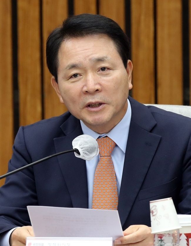 성일종 국민의힘 정책위의장이 지난 28일 오전 서울 여의도 국회에서 열린 중대재해 감축 로드맵 관련 당정협의회에서 인사말을 하고 있다. (사진=뉴시스 제공)