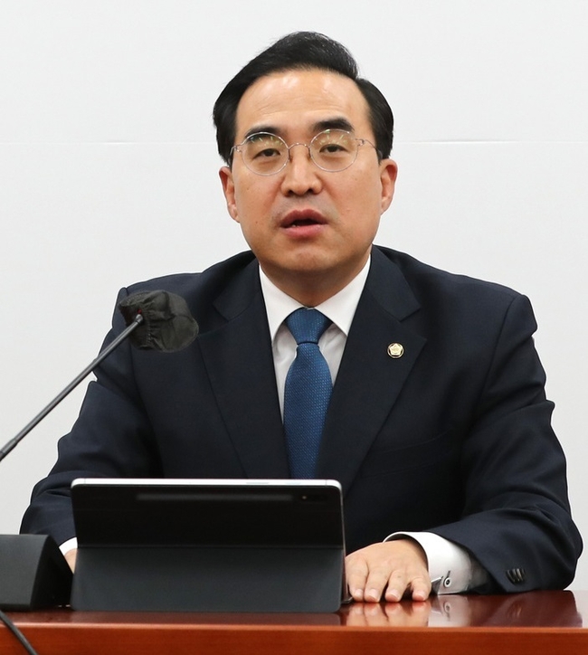박홍근 더불어민주당 원내대표가 30일 오후 서울 여의도 국회에서 열린 기자간담회에서 발언하고 있다. (사진=뉴시스 제공)