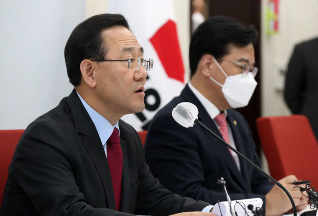 주호영 국민의힘 원내대표가 30일 오후 서울 여의도 국회에서 기자간담회를 하고 있다.(사진=뉴시스 제공)