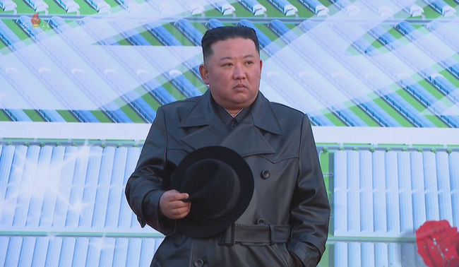 조선중앙TV는 김정은 북한 국무위원장이 노동당 창건일인 10월 10일 함경남도 함주군 연포지구의 연포온실농장 준공식에 참석했다고 11일 보도했다. (사진=조선중앙TV 캡처/뉴시스 제공)