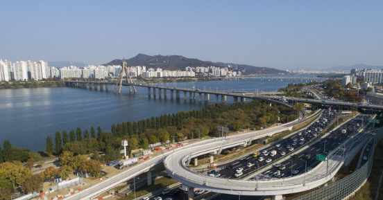 지난 10월31일 개통된 올림픽대교 남단IC U턴 연결램프. (사진=뉴시스 제공)