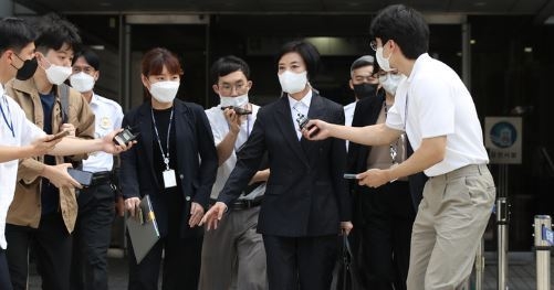 사업가로부터 청탁을 빌미로 억대의 금품을 수수한 의혹 등을 받는 이정근 전 더불어민주당 사무부총장이 지난 9월30일 오후 영장실질심사를 마친 뒤 서울 서초구 서울중앙지방법원을 나서고 있다.<br>
(사진=뉴시스 제공)