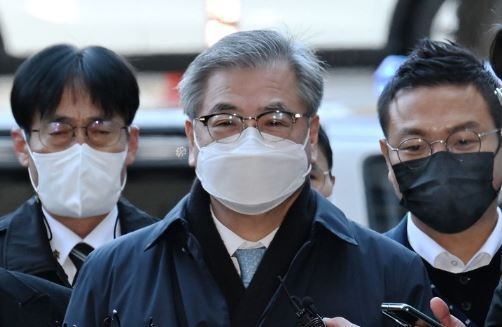 '서해 공무원 피살 사건'과 관련해 월북몰이를 한 혐의를 받는 서훈 전 국가안보실장이 지난 2일 오전 서울 서초구 서울중앙지방법원에서 열린 구속 전 피의자심문(영장실질심사)에 출석하고 있다. (사진=뉴시스 제공)