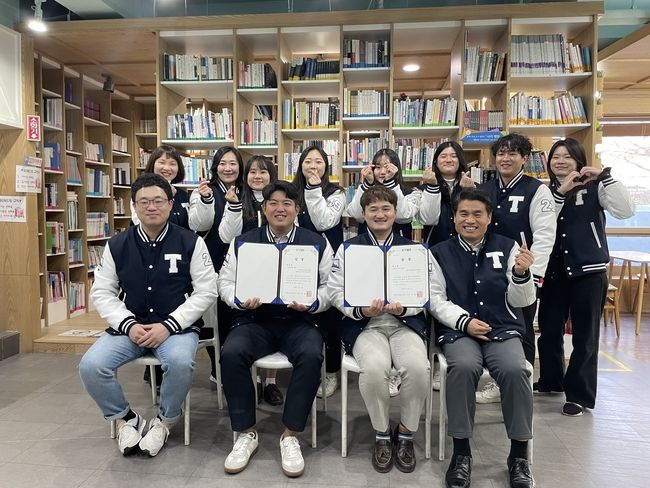 천안시태조산청소년수련관이 ‘2022년 청소년어울림마당·동아리 우수사례 공모전’에서 어울림마당 부문 우수상, 동아리공연 부문 우수상 2개를 받는 쾌거를 거뒀다.(사진=천안시 제공)