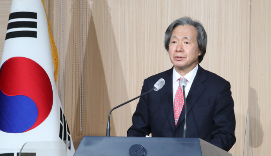 정기석 코로나19 특별대응단장 겸 국가 감염병 위기대응 자문위 위원장이 지난 5일 오전 서울 종로구 정부서울청사 별관에서 열린 코로나19 중대본 정례 브리핑에서 제9차 국가 감염병 위기대응 자문위원회 결과 설명회 및 미래 감염병 대비를 위한 제언을 하고 있다. (사진=뉴시스 제공)