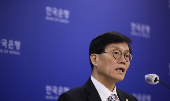 이창용 한국은행 총재가 24일 오전 서울 중구 세종대로 한국은행에서 브리핑실에서 이날 열린 금통위 통화정책방향회의 결과에 대해 설명 하고 있다. (사진=뉴시스 제공)