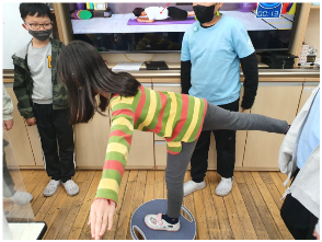 쉬는 시간에 교실에서 즐기는 신체활동. (사진=강동구청 제공)
