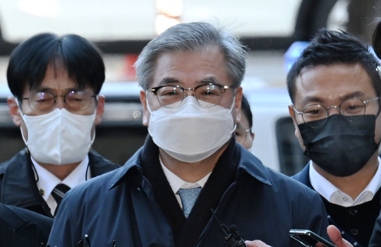 '서해 공무원 피살 사건'과 관련해 월북몰이를 한 혐의를 받는 서훈 전 국가안보실장이 지난 2일 오전 서울 서초구 서울중앙지방법원에서 열린 구속 전 피의자심문(영장실질심사)에 출석하고 있다. (사진=뉴시스 제공)