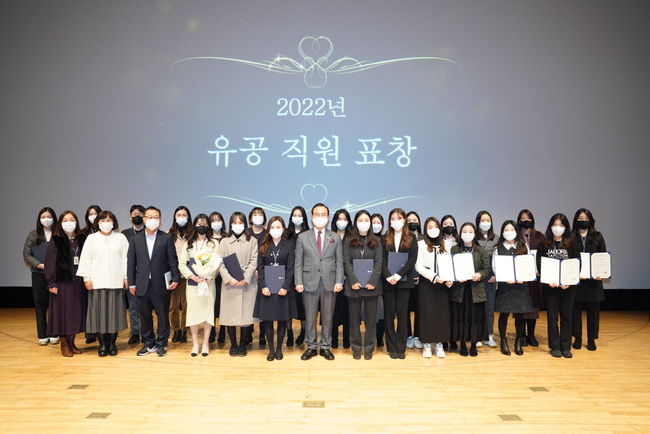 천안시 보건소가 코로나19 장기화 속에 코로나19 대응 업무에 집중하면서도 다양한 보건사업 분야에서 우수한 성과를 올려 다수 기관상과 개인상을 수상했다. (사진=천안시 제공)<br>