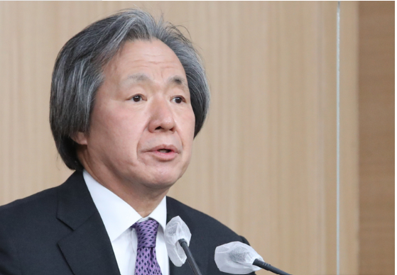 정기석 코로나19 특별대응단장 겸 감염병 위기대은 자문위원장이 지난해 12월 26일 오전 서울 종로구 정부서울청사 별관에서 코로나19 중대본 정례 브리핑을 하고 있다. (사진=뉴시스 제공)