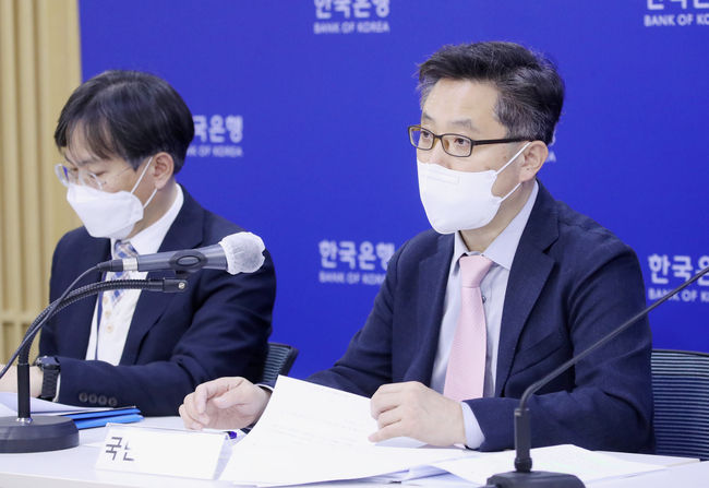 최정태 한국은행 경제통계국 국민계정부장이 지난해 12월 1일 서울 중구 한국은행에서 열린 2022년 3·4분기 국민소득(잠정) 설명회에서 발표하고 있다. (사진=한국은행 제공)