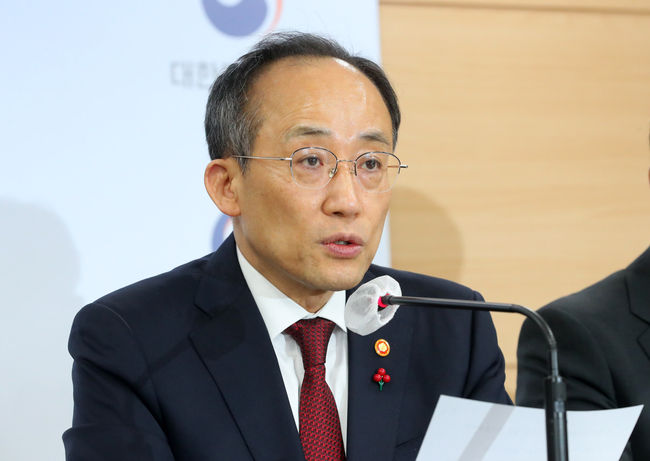 추경호 경제부총리 겸 기획재정부 장관이 지난해 12월 21일 오후 서울 종로구 정부서울청사 브리핑실에서 2023년 경제정책방향을 발표하고 있다.