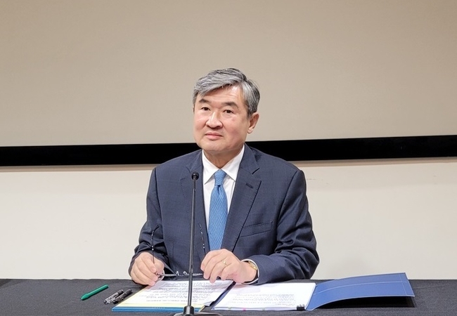  조태용 주미대사가 지난해 11월 28일(현지시간) 워싱턴DC 한국문화원에서 특파원들과 간담회하고 있다.(사진=뉴시스 제공)