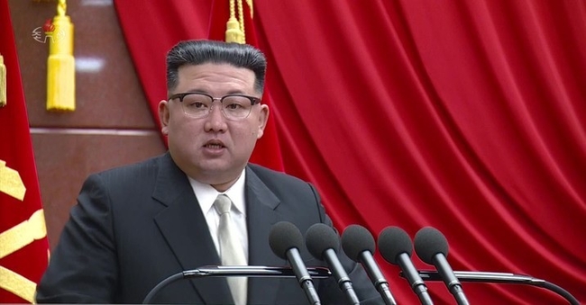  김정은 북한 국무위원장이 조선노동당 중앙위원회 제8기 제6차 전원회의 확대회의를 주재했다고 조선중앙TV가 1일 보도했다. (사진=조선중앙TV 캡처) 