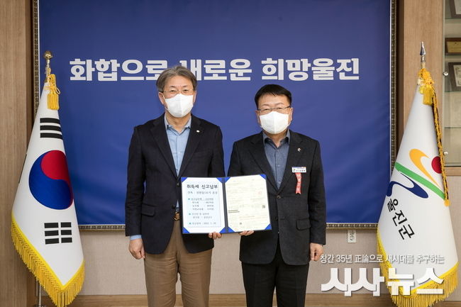 범수 본부장(좌측), 손병복 울진군수(우측).