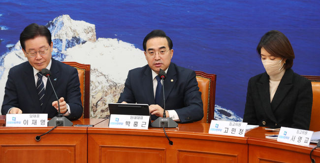 박홍근 더불어민주당 원내대표가 25일 오전 서울 여의도 국회에서 열린 최고위원회의에 참석해 발언하고 있다.(사진=뉴시스 제공)