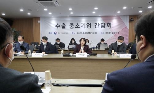 이영 중소벤처기업부 장관이 26일 오전 서울 영등포구 수출입은행에서 열린 중소기업 수출 지원방안 발표 및 수출 기업 간담회에서 발언하고 있다. (사진=뉴시스 제공)