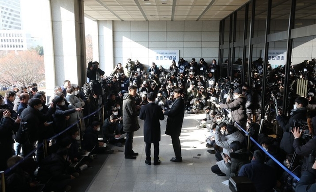  이재명 더불어민주당 대표가 28일 오전 서울 서초구 서울중앙지검에 출석하고 있다. (사진=뉴시스)