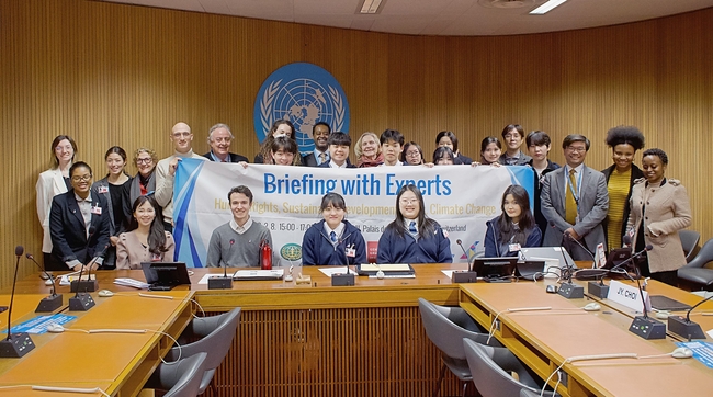 제네바 유엔본부에서 열린 ‘Briefing with Experts: Human Rights, SDGs, Climate change’ 컨퍼런스에 참석한 청심 피스디자이너 학생들.