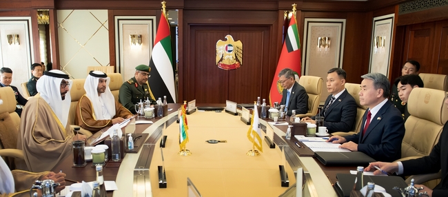 이종섭 국방부 장관이 21일(현지시간) UAE 국방부를 방문, 모하메드 아흐메드 알 보와르디 UAE 국방특임장관과 회담을 하고 있다.(사진=국방부/뉴시스 제공)