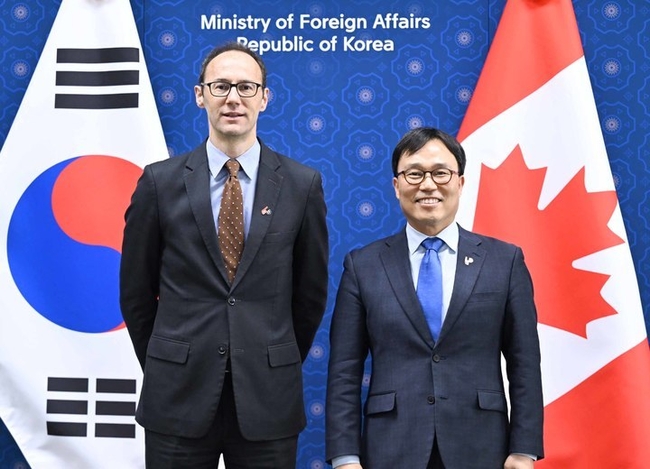 외교부는 최영삼 외교부 차관보가 24일 웰든 엡 캐나다 외교부 글로벌부 아태차관보와 '제8차 한-캐나다 전략대화'를 개최했다고 26일 밝혔다. (사진=외교부)