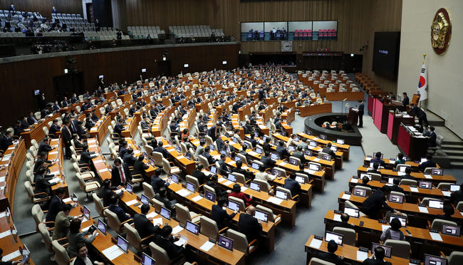 24일 오후 제403회국회(임시회) 제7차 본회의에서 이재명 더불어민주당 대표의 체포동의 요구서 국회 접수 보고가 진행되고 있다.(사진=뉴시스 제공)