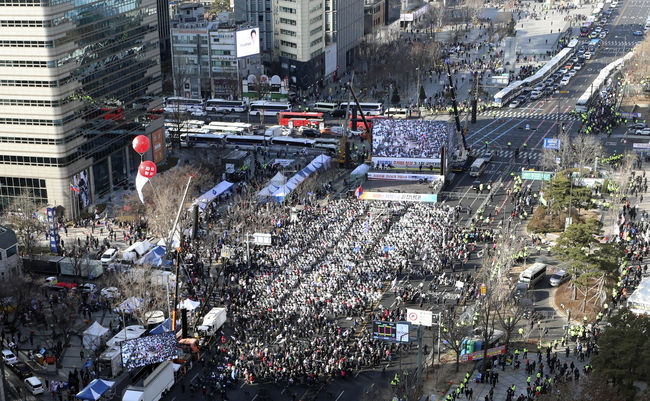 제104주년 3.1절인 1일 서울 세종대로에서 '자유통일 주사파 척결 3.1절 국민대회'가 열리고 있다.(사진=뉴시스 제공)
