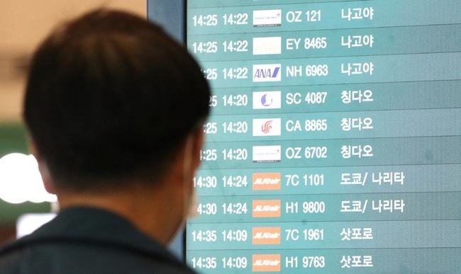 질병관리청 중앙방역대책본부에 따르면 11일부터 중국·홍콩·마카오발 입국자에 대해 입국 전 신종 코로나바이러스 감염증(코로나19) 진단검사와 검역정보사전입력시스템(Q-CODE·큐코드) 입력 의무화를 해제한다. (사진=뉴시스)