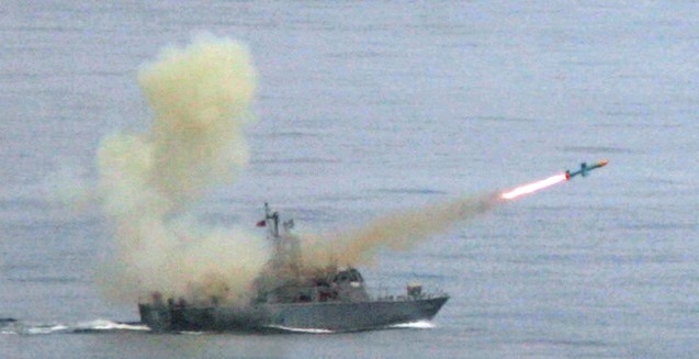 지난 2007년 5월16일 대만군 연례한광 훈련 중인 가운데 구축함에서 하푼 미사일이 발사되고 있다. (사진=뉴시스)